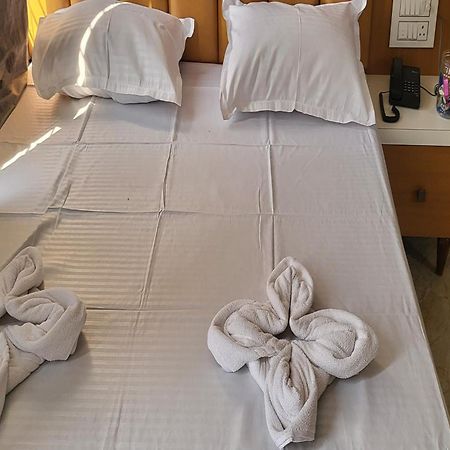 Hotel Ruchi Executive ซาตารา ภายนอก รูปภาพ