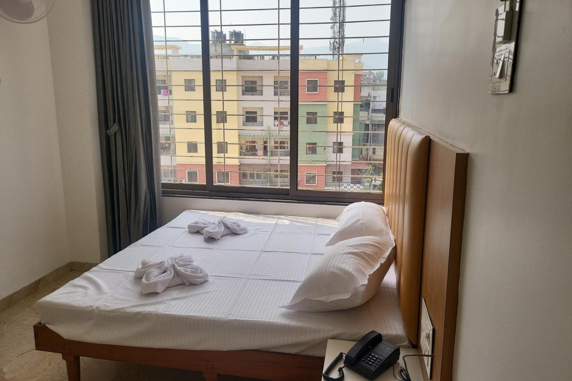 Hotel Ruchi Executive ซาตารา ภายนอก รูปภาพ